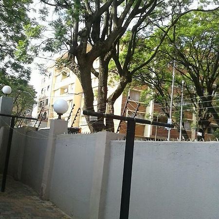 Royal Crown Guesthouse Johannesburgo Exterior foto