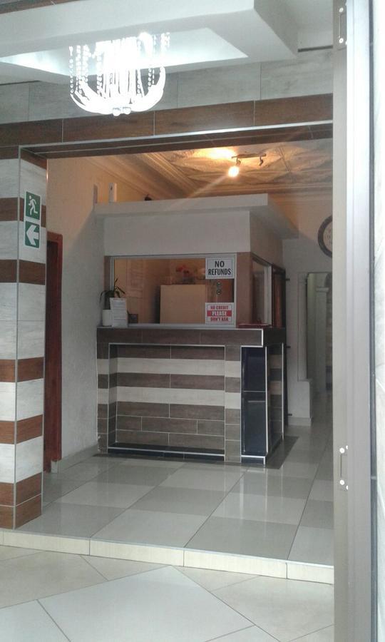 Royal Crown Guesthouse Johannesburgo Exterior foto